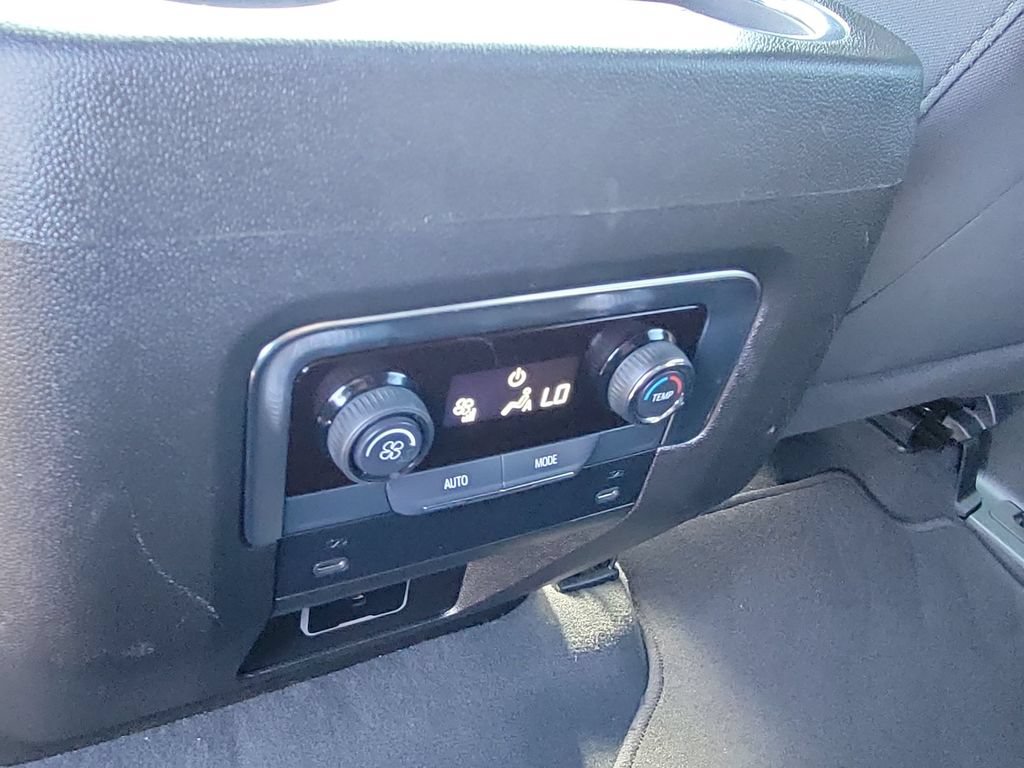 Used 2026 Chevrolet Suburban LS RWD image 21