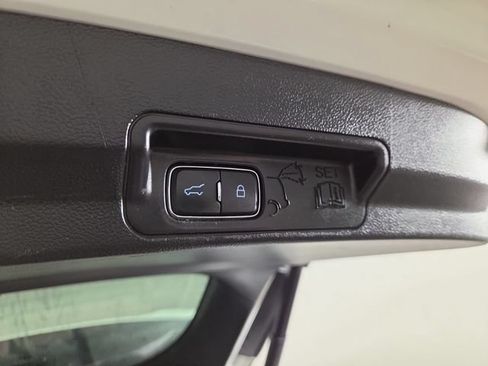 Used 2022 Ford Explorer XLT w/ Equipment Group 202A AWD/4WD image 35