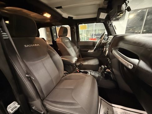 Certified 2017 Jeep Wrangler Unlimited Sahara w/ Connectivity Group image 15