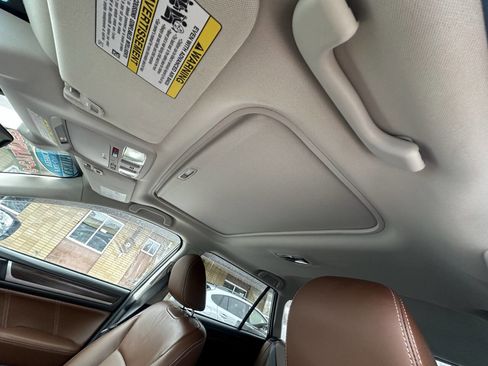 Used 2018 Subaru Outback 3.6R Touring image 12