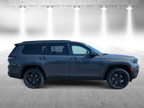 Certified 2025 Jeep Grand Cherokee L Altitude AWD/4WD image 9