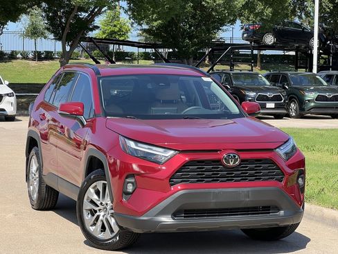 Used 2025 Toyota RAV4 XLE Premium FWD image 2