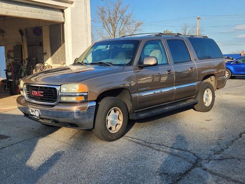Used 2004 GMC Yukon XL SLT w/ Preferred Equipment Group image 1
