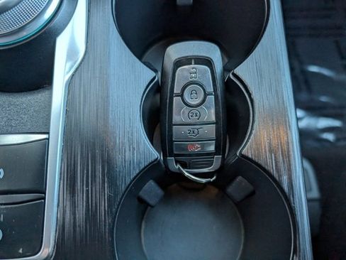 Used 2022 Ford Escape SE w/ SE Sport Appearance Package image 16