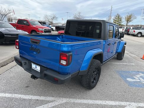 Used 2021 Jeep Gladiator Willys image 32
