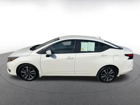 Used 2025 Nissan Versa SV w/ Trunk Package image 9