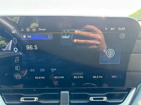 Used 2025 Chevrolet Equinox LT AWD/4WD image 29