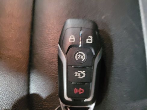 Used 2016 Ford Explorer XLT w/ Equipment Group 202A AWD/4WD image 32