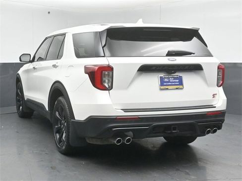 Certified 2022 Ford Explorer ST w/ ST Street Pack image 6