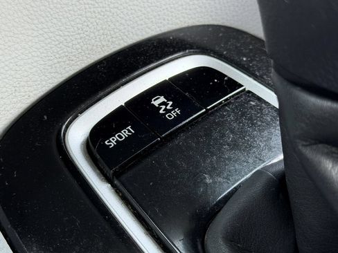 Used 2019 Toyota Corolla SE FWD image 22