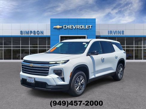 Used 2026 Chevrolet Traverse LT FWD image 4
