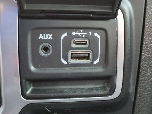 Used 2019 Jeep Wrangler Sport AWD/4WD image 19