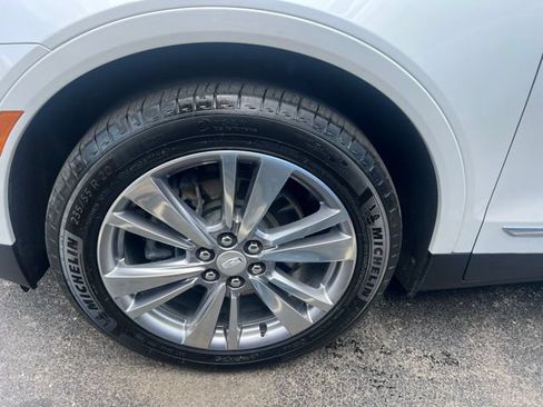 Used 2024 Cadillac XT5 Premium Luxury w/ Technology Package AWD/4WD image 9