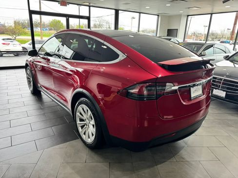 Used 2020 Tesla Model X image 3