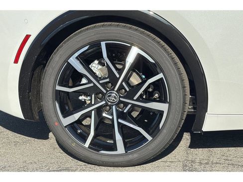 Used 2026 Toyota Prius Plug-In Hybrid FWD image 30