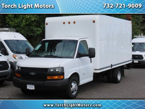 Used 2018 Chevrolet Express 3500 w/ Driver Convenience Package RWD image 1