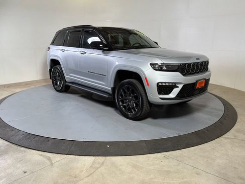 Used 2025 Jeep Grand Cherokee Summit w/ Obsidian Package AWD/4WD image 9