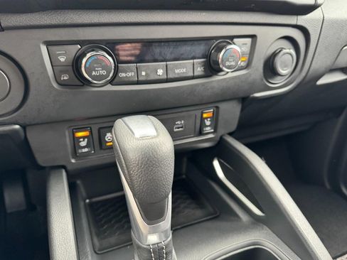 Used 2025 Nissan Frontier SV w/ SV Convenience Package image 17