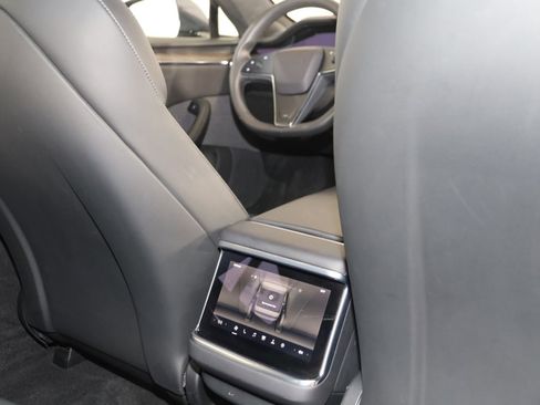 Used 2022 Tesla Model S AWD/4WD image 34
