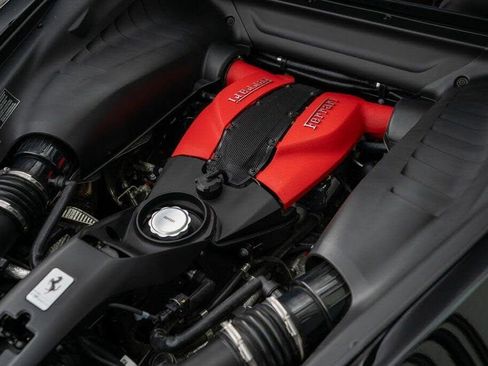 Used 2021 Ferrari F8 Tributo image 36