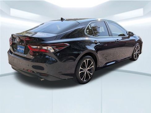 Used 2021 Toyota Camry LE image 8