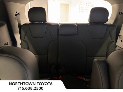 Used 2025 Kia Telluride AWD image 16