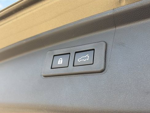 Used 2025 Subaru Outback Premium image 7