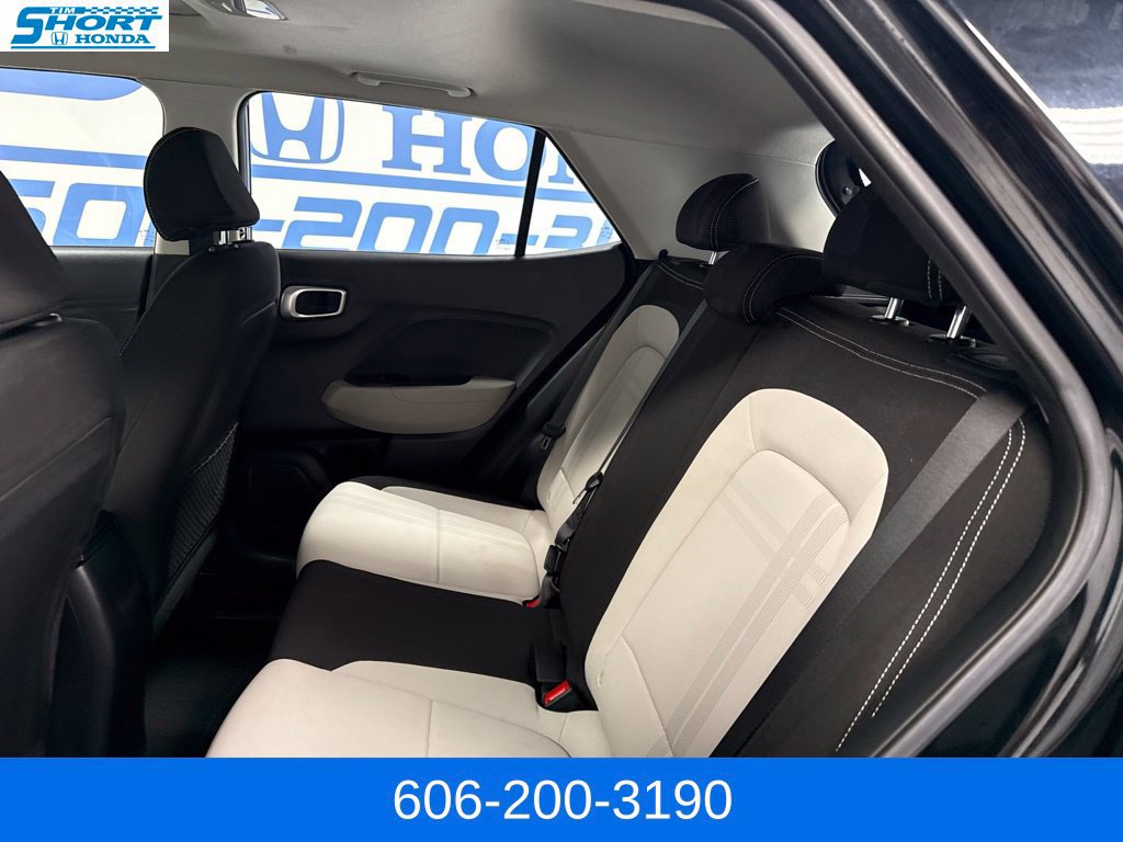 Used 2022 Hyundai Venue SEL FWD image 11