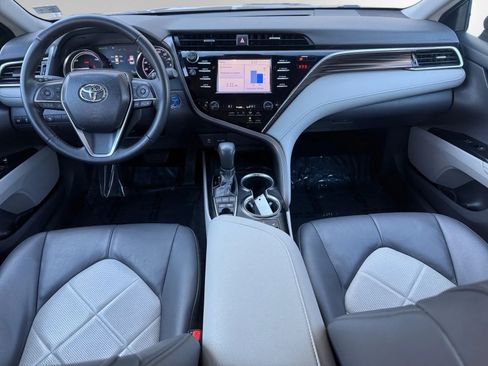 Used 2018 Toyota Camry XLE image 14