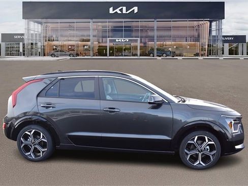 New 2025 Kia Niro EX Touring image 2