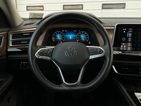 Used 2025 Volkswagen Atlas SE image 35