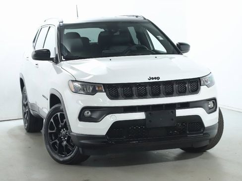 Used 2023 Jeep Compass Altitude image 2