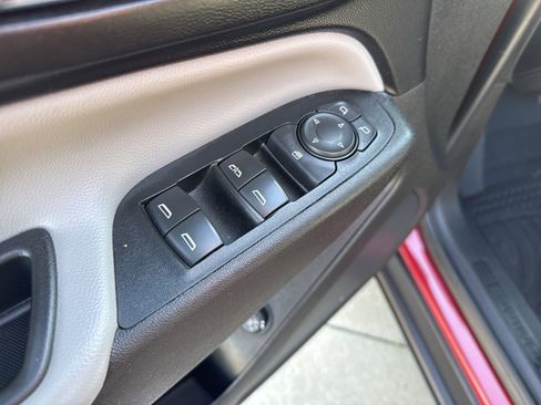 Used 2018 Chevrolet Equinox LT FWD image 15