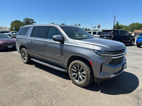 Used 2021 Chevrolet Suburban LT AWD/4WD image 2
