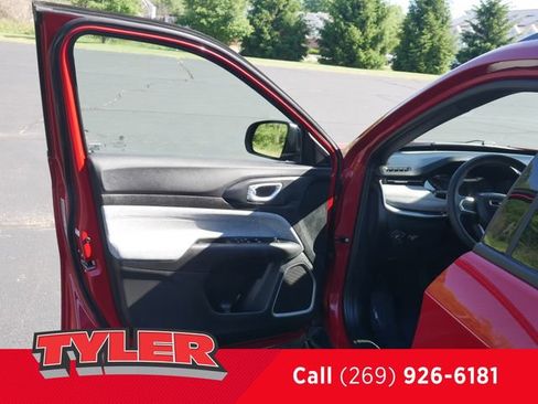 Used 2024 Jeep Compass Latitude AWD/4WD image 19