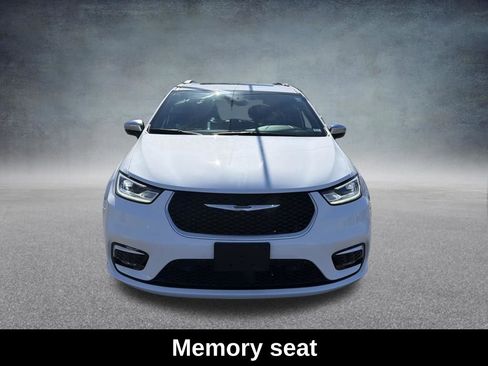 Used 2023 Chrysler Pacifica Pinnacle image 10