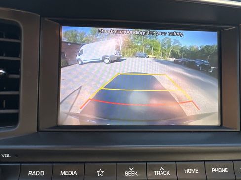 Used 2019 Hyundai Elantra SEL image 35