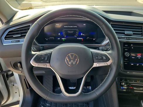 Used 2024 Volkswagen Tiguan SE FWD image 20