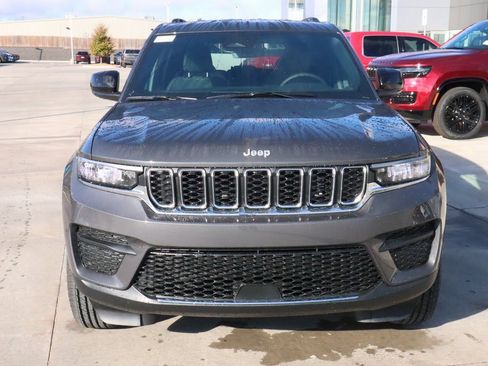 New 2025 Jeep Grand Cherokee Laredo w/ Luxury Tech Group I image 9