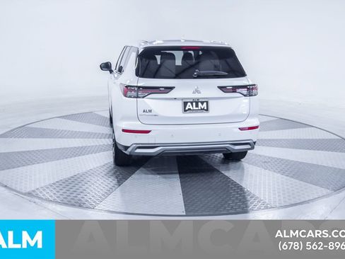 Used 2025 Mitsubishi Outlander SE FWD image 8