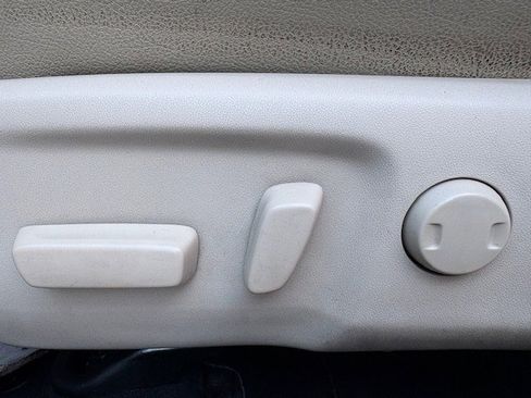 Used 2012 Toyota Camry L image 24