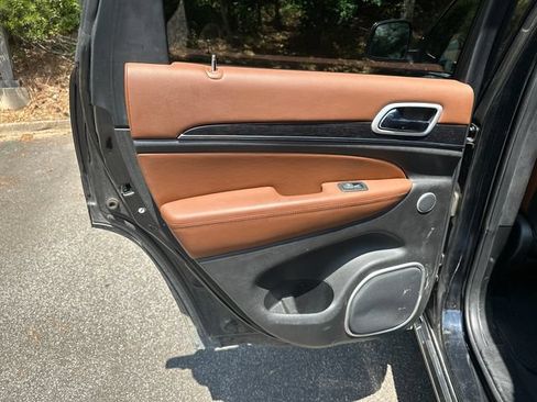 Used 2018 Jeep Grand Cherokee Summit AWD/4WD image 22