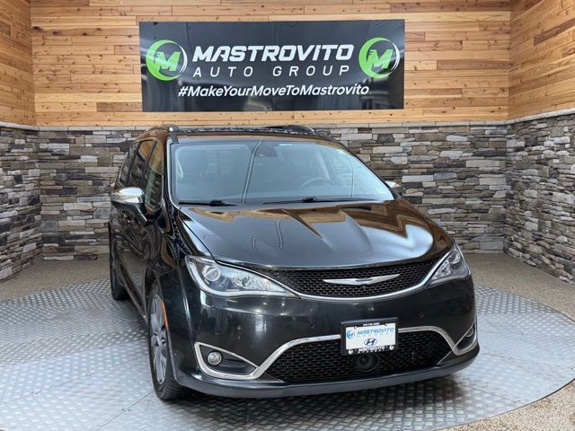 Used 2017 Chrysler Pacifica Limited w/ UConnect Theater Package FWD image 2