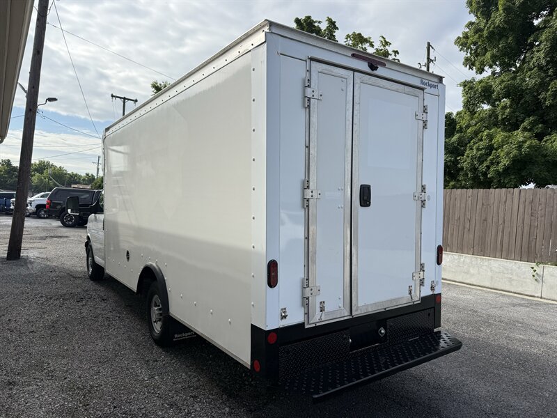 Used 2022 Chevrolet Express 3500 w/ Power Convenience Package RWD image 16
