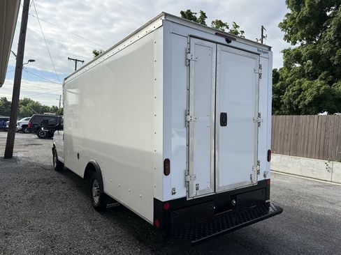 Used 2022 Chevrolet Express 3500 w/ Power Convenience Package RWD image 16