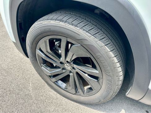 Used 2023 Volkswagen Atlas SE w/ Black Wheel Package AWD/4WD image 9