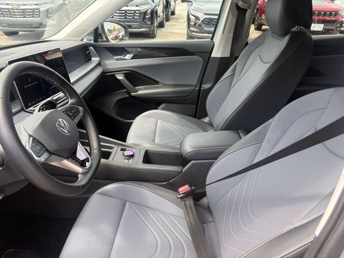 Used 2026 Volkswagen Tiguan SE AWD/4WD image 18