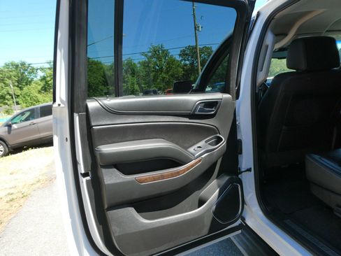 Used 2020 Chevrolet Suburban LT AWD/4WD image 24