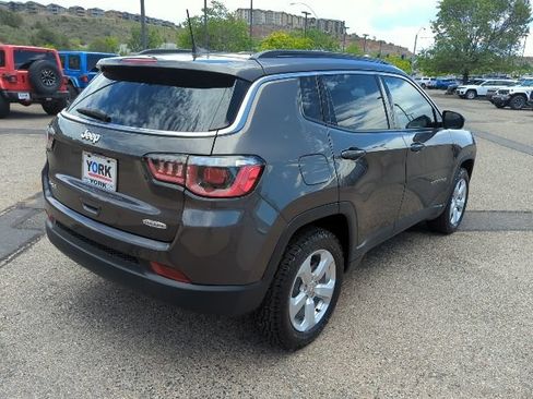 Used 2018 Jeep Compass Latitude w/ Popular Equipment Group AWD/4WD image 4
