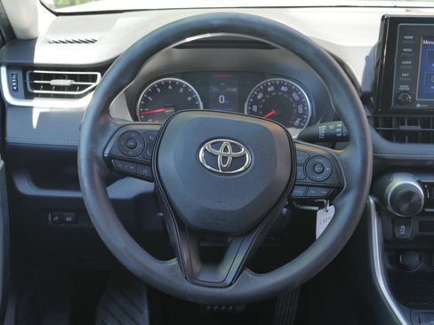 Used 2020 Toyota RAV4 LE AWD/4WD image 6